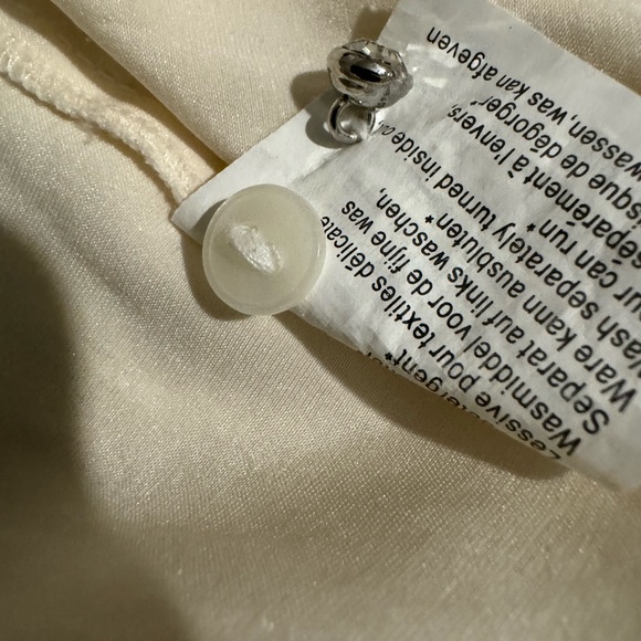 UNIQUE Vintage 80s Designer (Chanel i believe) Stretch Silk Charmeuse blouse - Picture 9 of 9